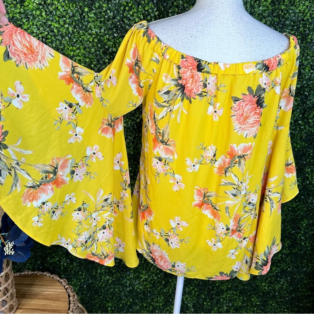 Rose & Olive Yellow‎ Bell Sleeve Blouse with Ruffled Style nwot